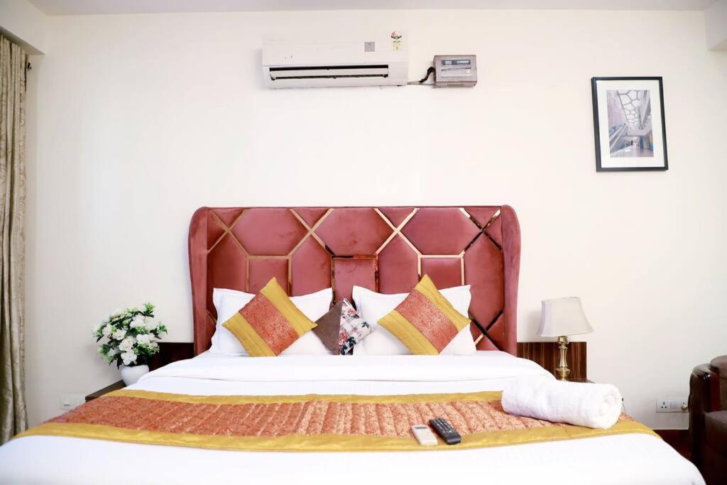 Divine India Service 3bhk 1b Saket New Delhi