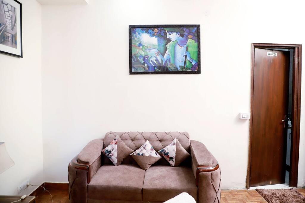 Divine India Service 3bhk 1b Saket New Delhi