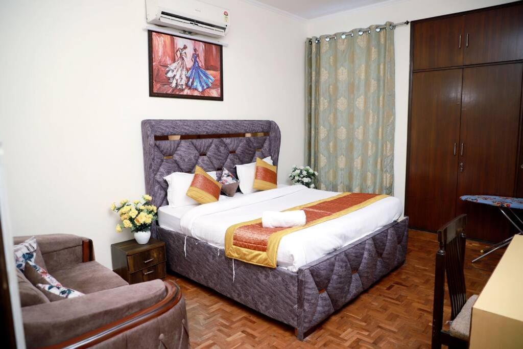 Divine India Service 3bhk 1b Saket