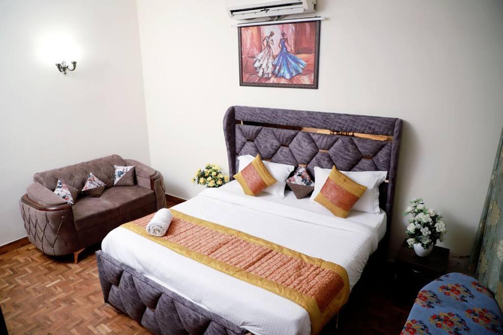 Apartment Divine India Service 3bhk 1b Saket New Delhi
