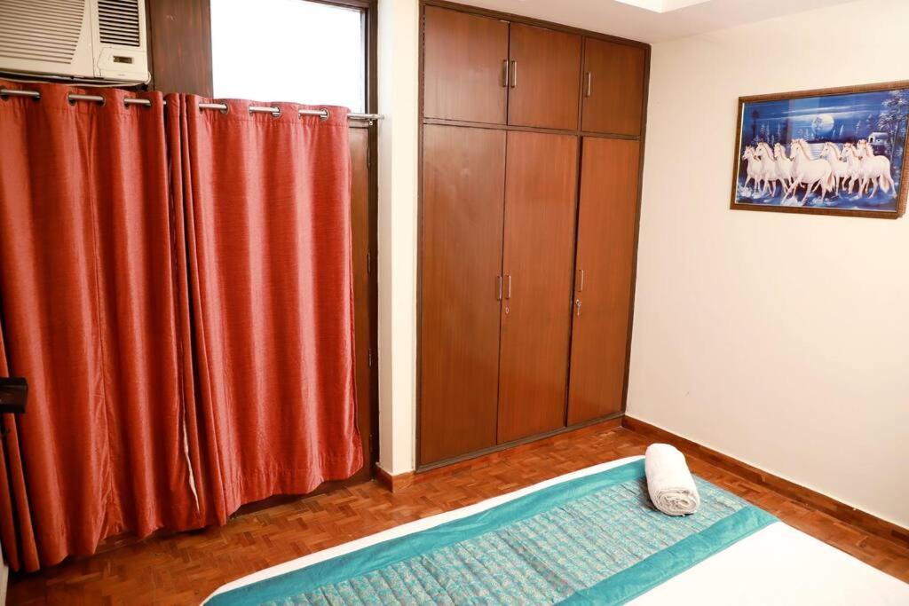 Divine India Service 3bhk 1b Saket New Delhi