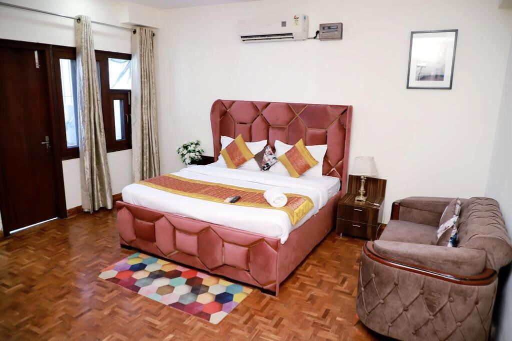 Divine India Service 3bhk 1b Saket